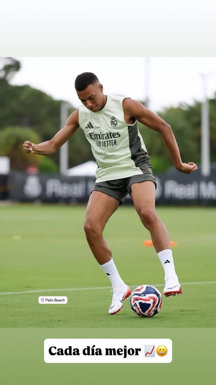 AYX爱游戏中国-姆巴佩重返赛场，晋级下一阶段首场状态出色，热火观众沸腾！