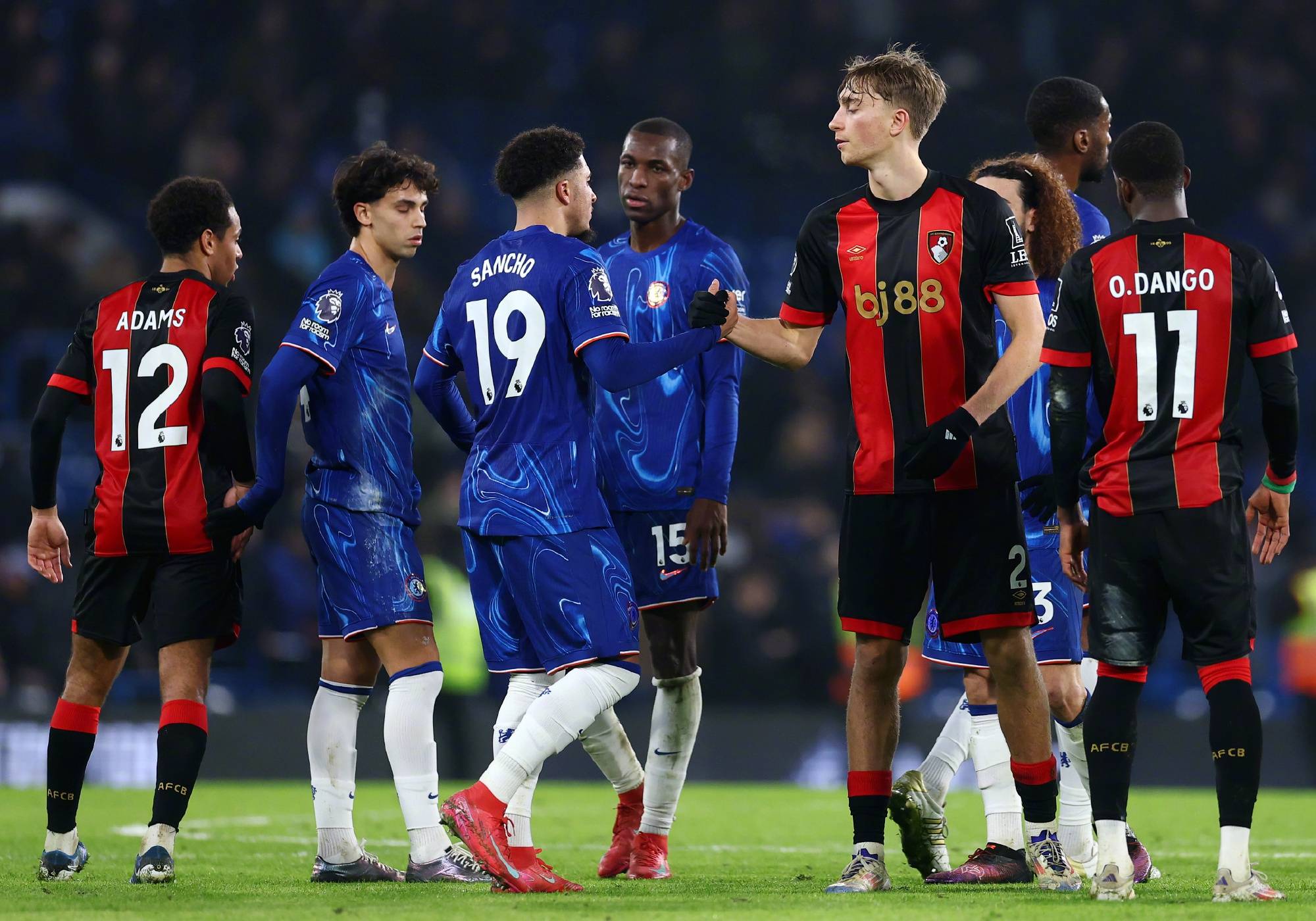 AYX爱游戏中国-萨拉赫焦点对战，詹姆斯与90激战IG分钟，表现优异胜负难料！